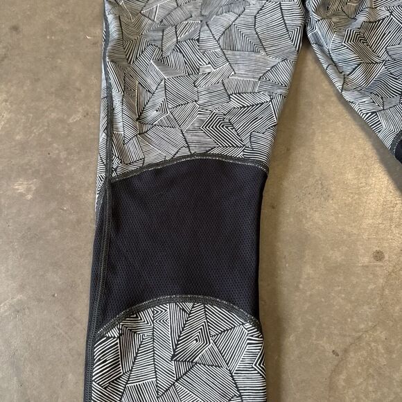 Nike Dri Fit Cropped Legging XS Black White Geometric Mesh‎ Workout Gym Running - Picture 11 of 13
